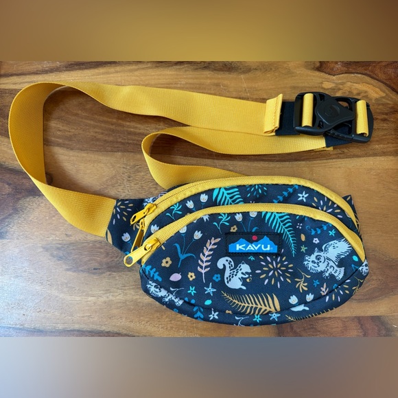 KAVU Spectator Belt Bag - Picture 1 of 4